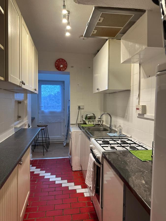 3Rd Studio Flat With Private Toilet And Bathroom Setup For Family Enjoyment 134 Keedonwood Road Μπρόμλεϊ Εξωτερικό φωτογραφία