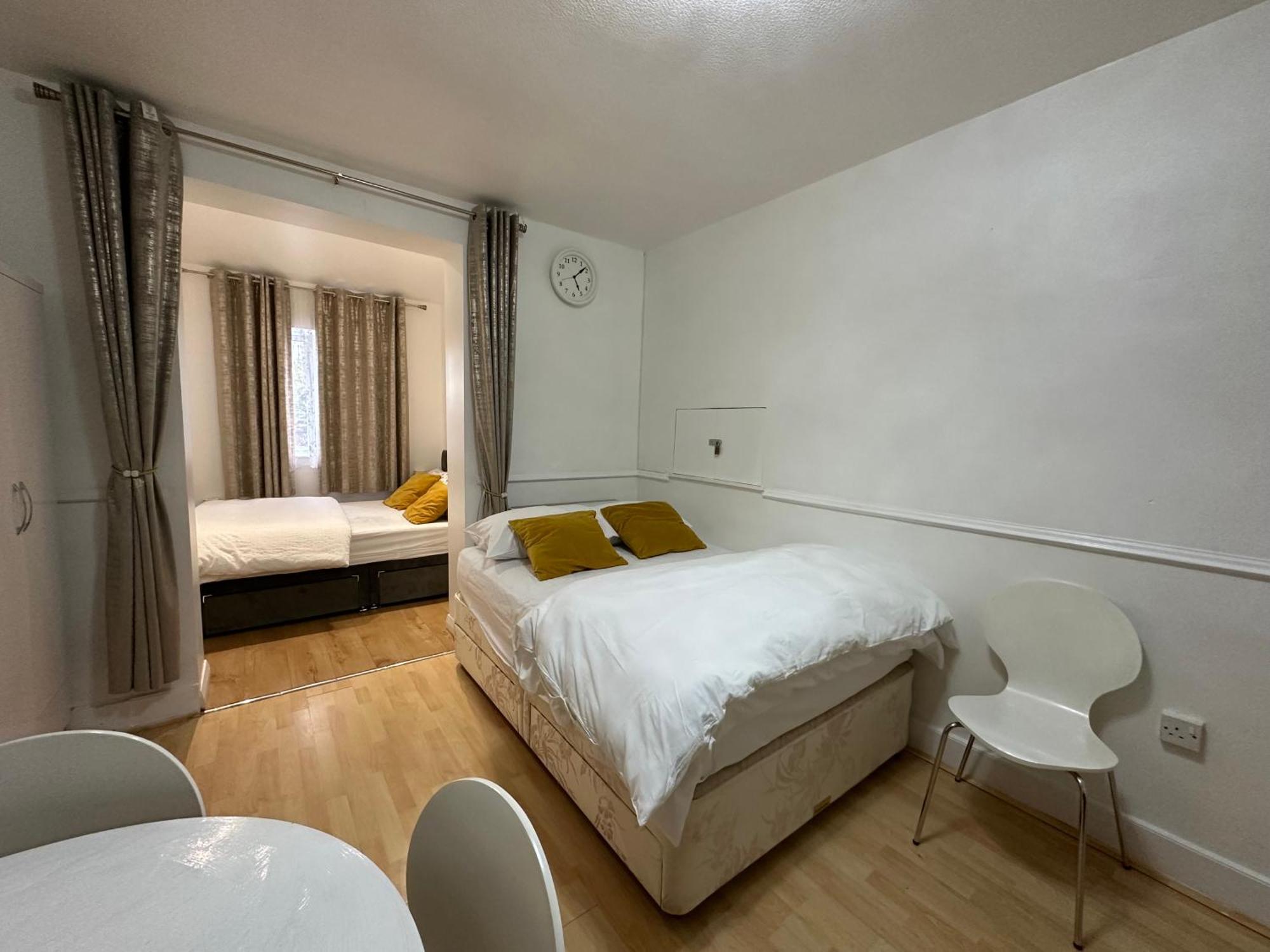 3Rd Studio Flat With Private Toilet And Bathroom Setup For Family Enjoyment 134 Keedonwood Road Μπρόμλεϊ Εξωτερικό φωτογραφία