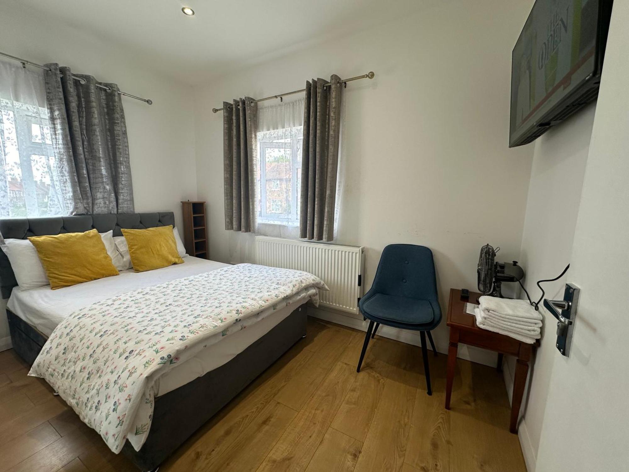 3Rd Studio Flat With Private Toilet And Bathroom Setup For Family Enjoyment 134 Keedonwood Road Μπρόμλεϊ Εξωτερικό φωτογραφία