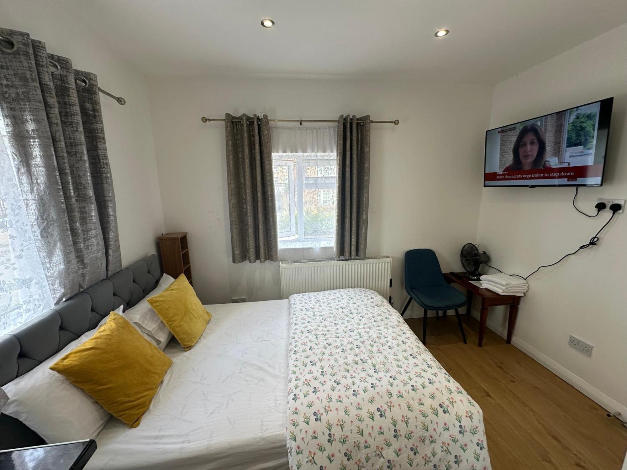 3Rd Studio Flat With Private Toilet And Bathroom Setup For Family Enjoyment 134 Keedonwood Road Μπρόμλεϊ Εξωτερικό φωτογραφία