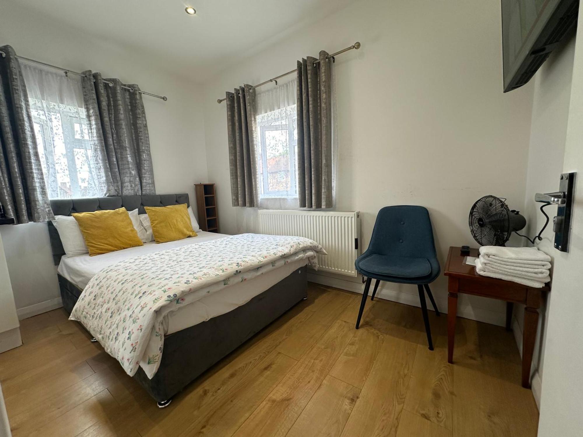 3Rd Studio Flat With Private Toilet And Bathroom Setup For Family Enjoyment 134 Keedonwood Road Μπρόμλεϊ Εξωτερικό φωτογραφία
